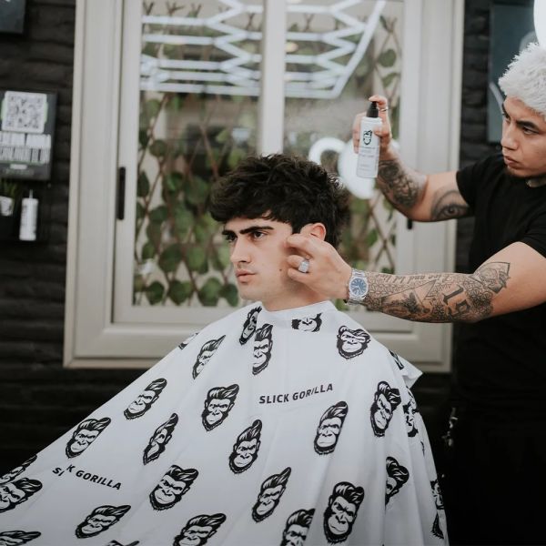 Перукарська накидка Slick Gorilla Barber Cape White - фото